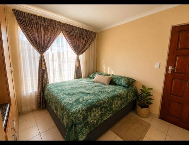 3 BEDROOM TOWNHOUSE FOR SALE IN CLAYVILLE EAST
